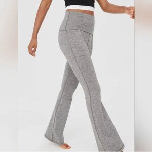 Aerie The Hugger Foldover Flare Highrise Gray Yoga Pants, size xs.